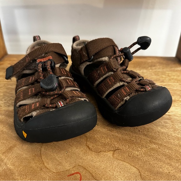 KEEN Unisex Newport H2 Closed Toe Water Sandals Little Kids size 8 brown hiking - Picture 3 of 11